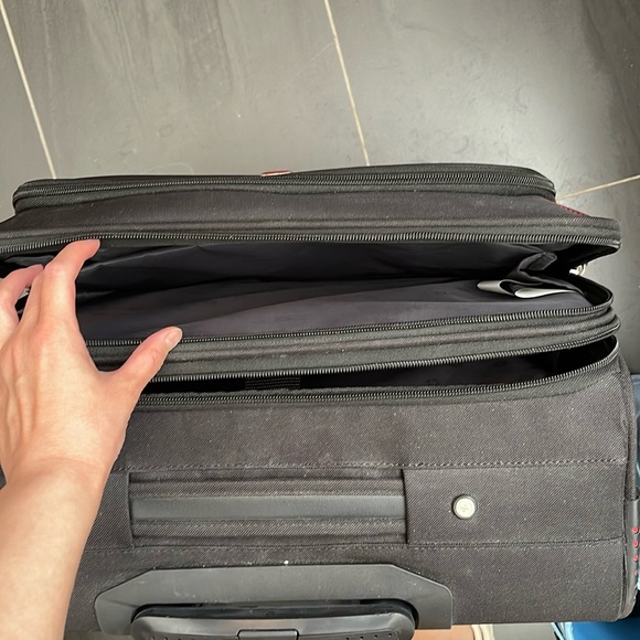 Swissgear 0970 Professional Wheeled Computer Business Case - Black - Picture 14 of 15